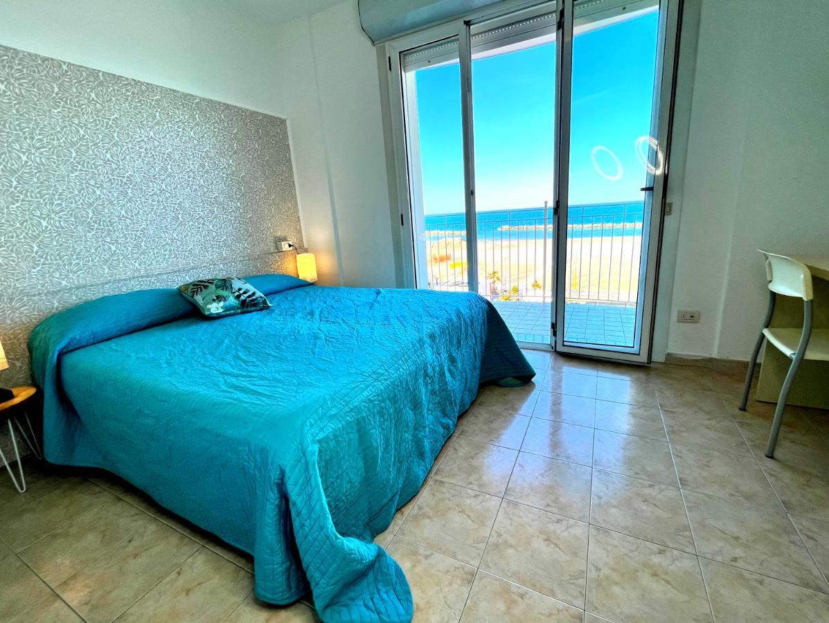Residence Frontemare Rimini Exteriör bild