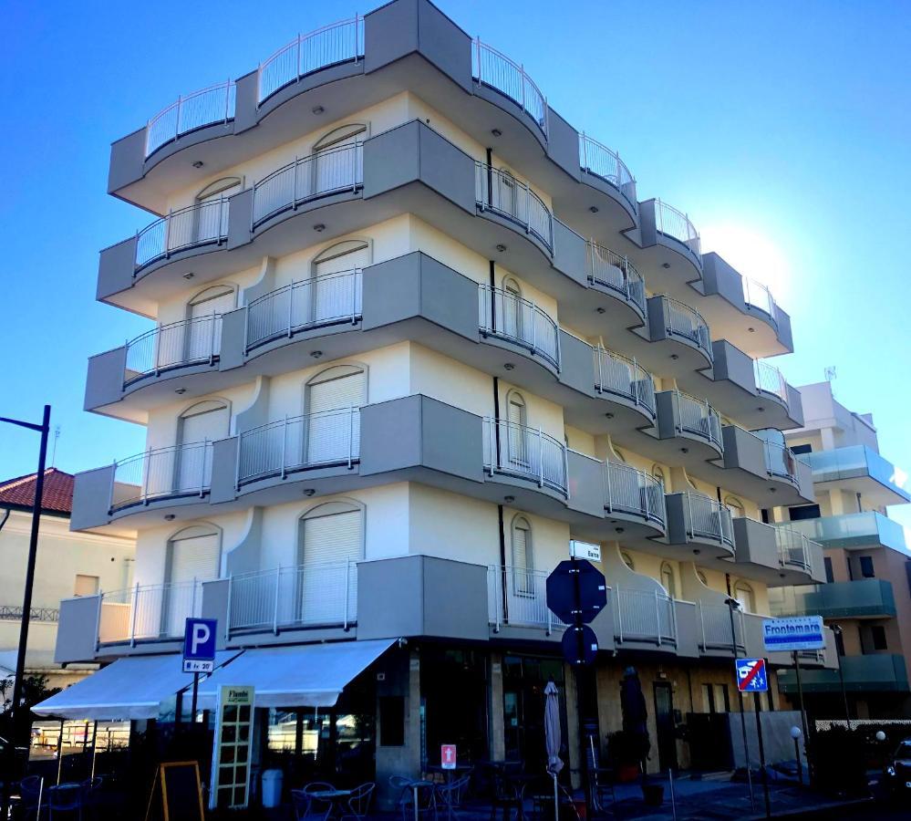 Residence Frontemare Rimini Exteriör bild