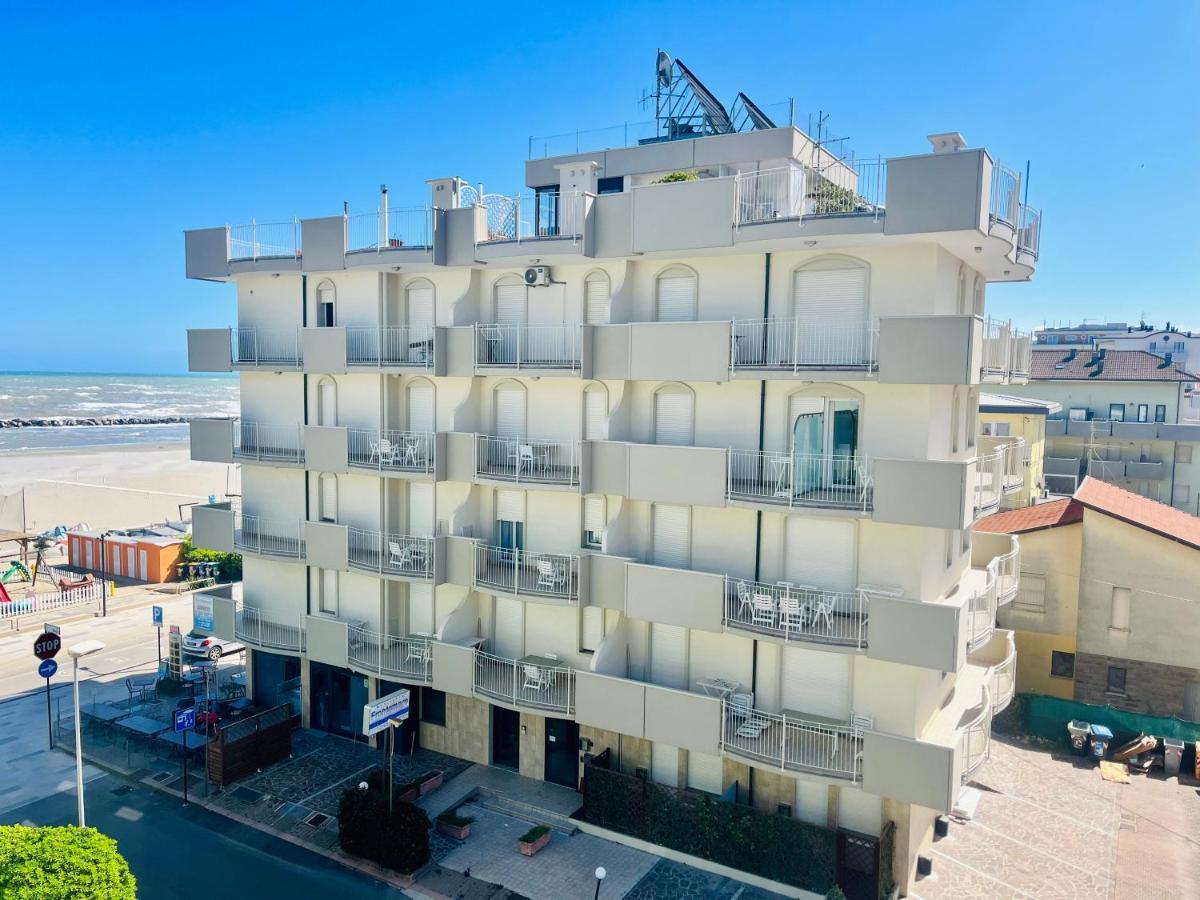 Residence Frontemare Rimini Exteriör bild