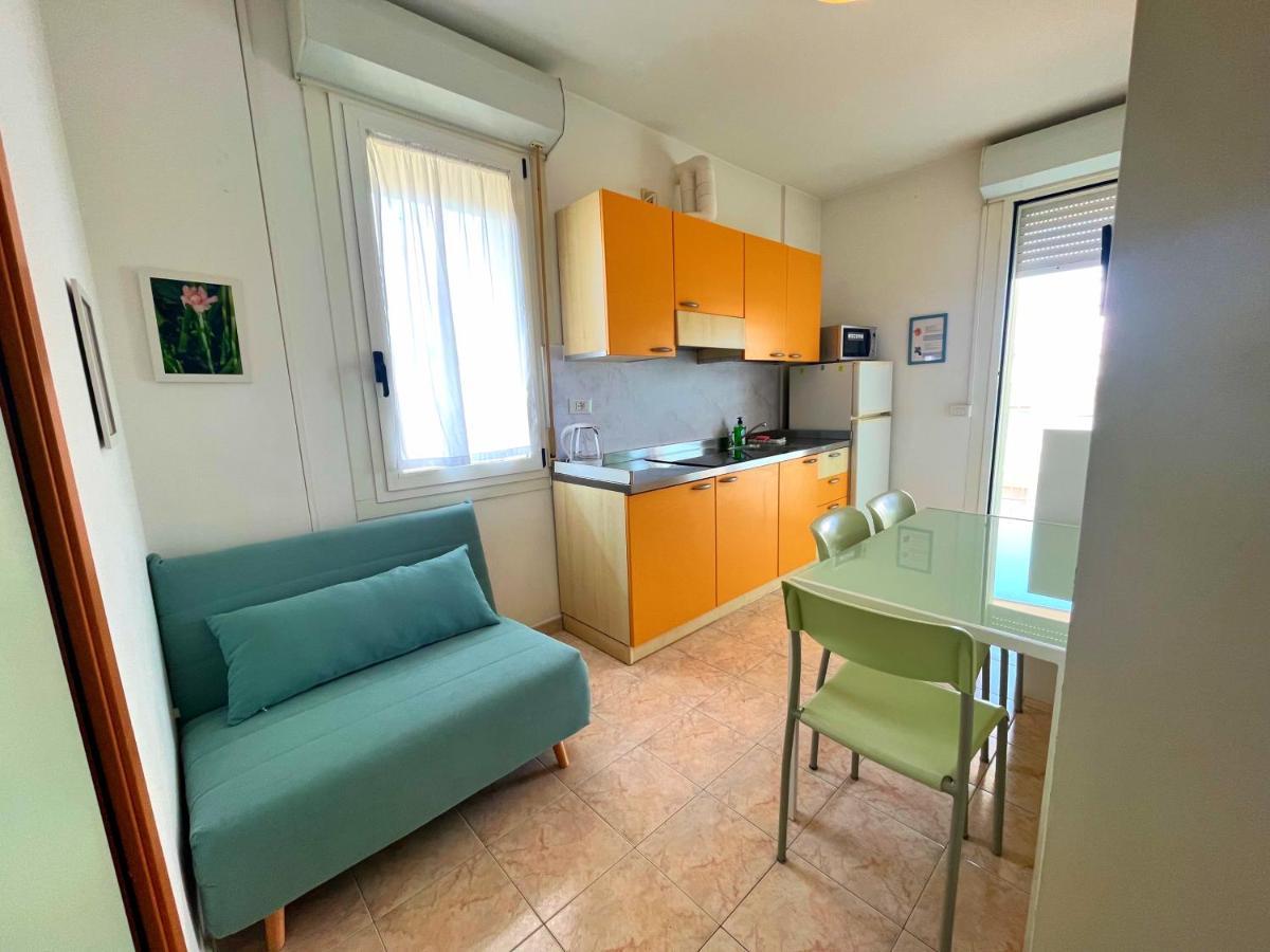 Residence Frontemare Rimini Exteriör bild