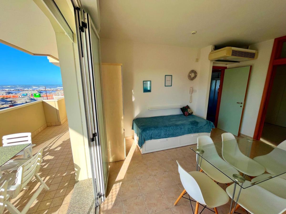 Residence Frontemare Rimini Exteriör bild