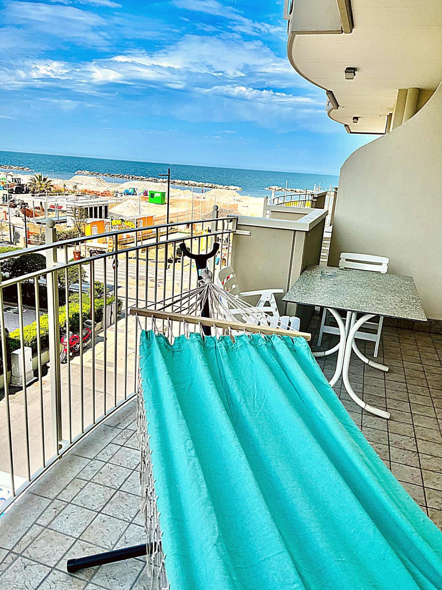 Residence Frontemare Rimini Exteriör bild