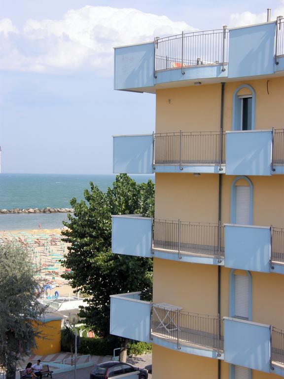 Residence Frontemare Rimini Exteriör bild
