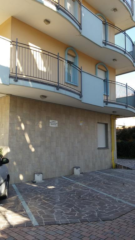 Residence Frontemare Rimini Exteriör bild